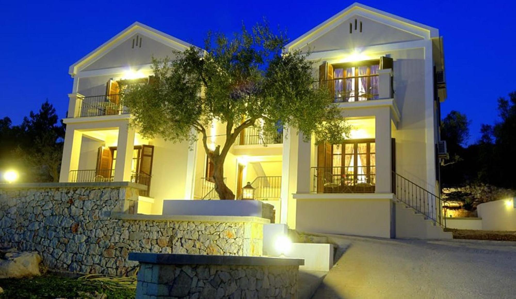 Adastra Ithaca Luxury Suites Βαθύ Εξωτερικό φωτογραφία