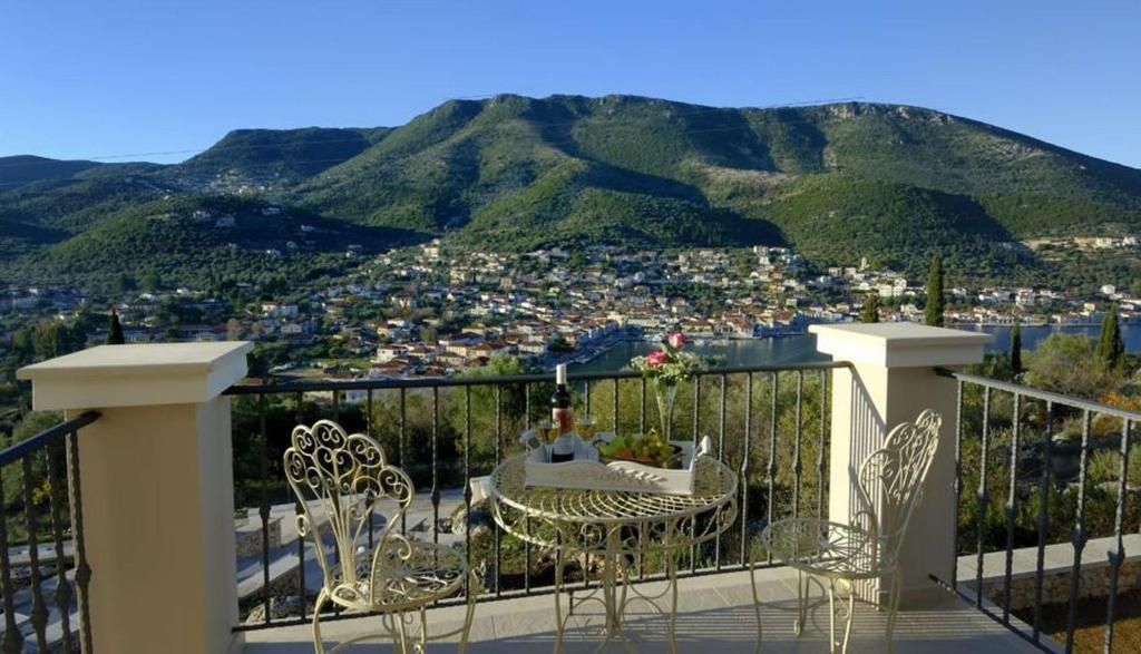 Adastra Ithaca Luxury Suites Βαθύ Δωμάτιο φωτογραφία