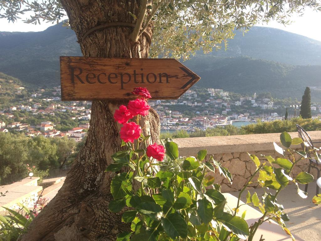 Adastra Ithaca Luxury Suites Βαθύ Εξωτερικό φωτογραφία